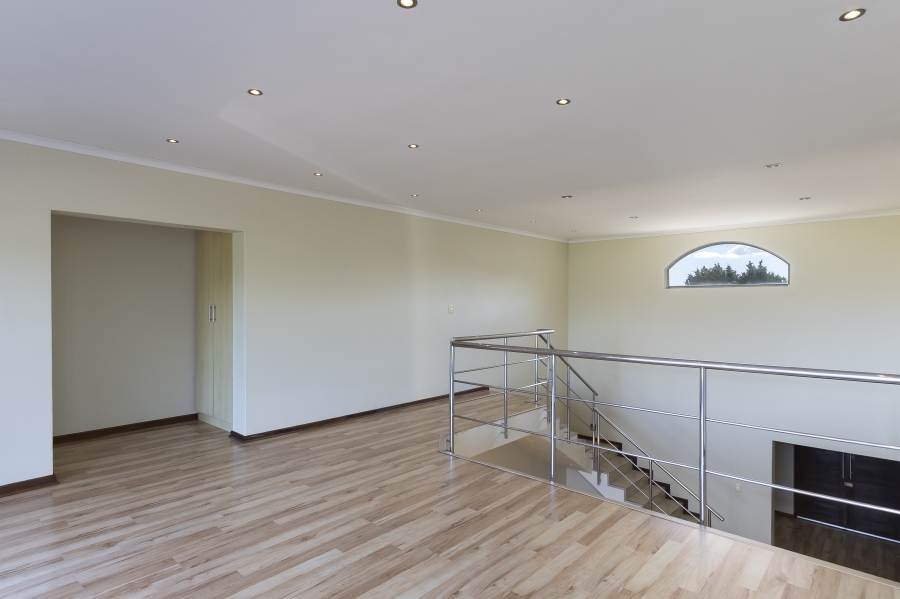 To Let 4 Bedroom Property for Rent in Heldervue Western Cape